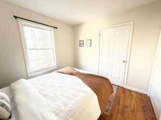 Luxury 3BR 2BA Retreat NYC Getaway Free Parking - 3