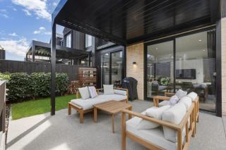 Modern 3-Bed Villa with Mountain Views - 4