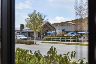 Modern 3-Bed Villa with Mountain Views - 1