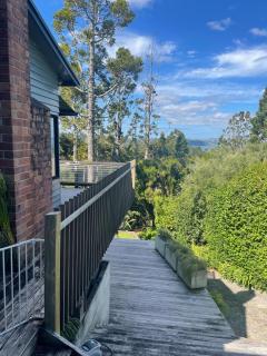 Spacious tree house with stunning harbour views - 8