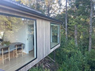 Spacious tree house with stunning harbour views - 7