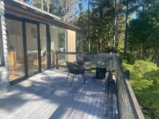 Spacious tree house with stunning harbour views - 5