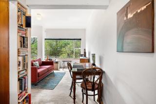 Sunny 1-Bed with Parking near Arts Precinct - 3