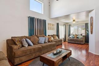 Charming 3 Bedroom Retreat with Patio Near Shopping & Dining - 6