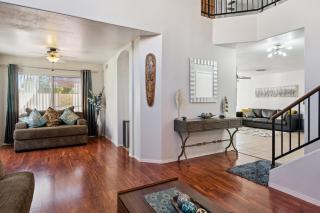 Charming 3 Bedroom Retreat with Patio Near Shopping & Dining - 8