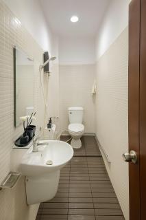 Bin Home near Airport - 8