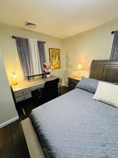 The Princeton Three Cozy 3BR Retreat, BBQ Patio - Trenton - 7