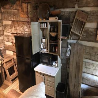 Pet-Friendly Cabin Rental in the Woods near Nauvoo, Illinois - 4