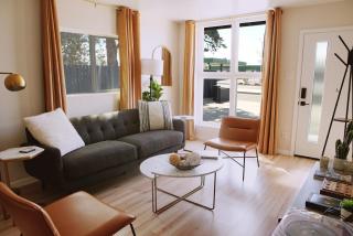 The White House, A Unique ABQ Stay in Central Location near Uptown - 9