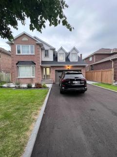 Beautiful Lake Side Neighbourhood Home in Ajax, ON - 0