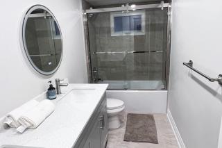 Beautiful Lake Side Neighbourhood Home in Ajax, ON - 8