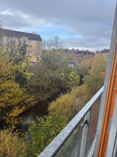 2BR Apartment with Parking Near Southside and Queens Park - 7