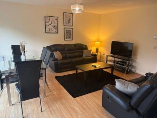 2BR Apartment with Parking Near Southside and Queens Park - 5