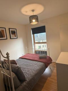 2BR Apartment with Parking Near Southside and Queens Park - 3