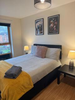 2BR Apartment with Parking Near Southside and Queens Park - 1