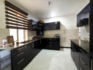 White lotus villa - 1