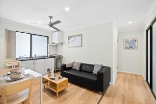 Smart Suites Self Check-in Apartments - Sunnybank Station - 8