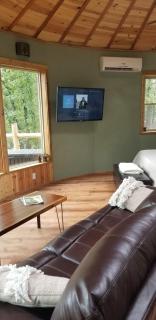 Enchanting Eureka Springs Accommodation Ideal for a Romantic Getaway in Arkansas - 1