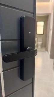 استديو دخول ذاتي وشاشة 75 بوصة - 6