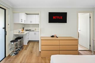 Smart Suites Self Check-in Apartments - Sunnybank Station - 3