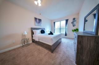 Cozy Stylish Stay With Amenities - Houston - 6