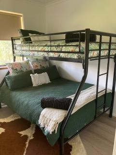 Captains Cottage - Pet Friendly Breakfast Included - 5