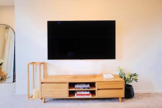 Central & Stylish - Modern Comfort in Christchurch - 2