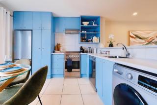 Central & Stylish - Modern Comfort in Christchurch - 1