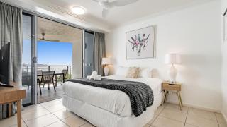 Ocean View 3-Bedroom Apartment on the Esplanade - 8