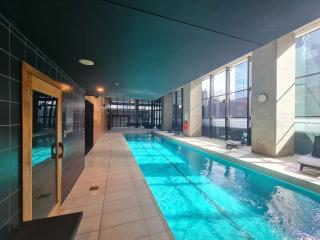 Bright & Stylish 2BD 1BR City Apartment - 8