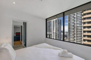 Bright & Stylish 2BD 1BR City Apartment - 6