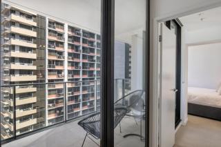 Bright & Stylish 2BD 1BR City Apartment - 4