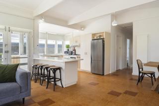 Spacious Coastal 4-Bed Steps from the Sand - 8