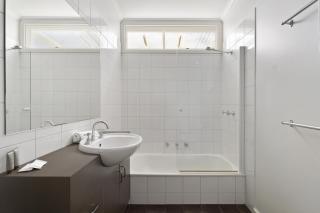 Spacious Coastal 4-Bed Steps from the Sand - 3