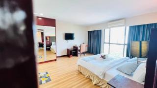 GR SUITE Family Room - 1