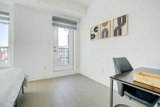 Downsview Park Luxury Townhome near Yorkdale Transit - 1