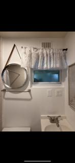 Tiny house WiFi and parking - 5