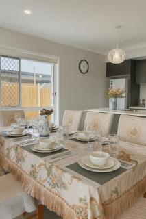 Brand New 5 Bedroom Park Ridge Family Home, Fast WIFI, Secure Parking - 0