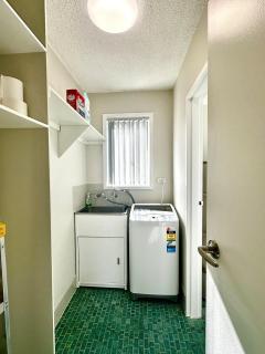 Modern Crestwood Retreat - 2BR Near Canberra City - 3