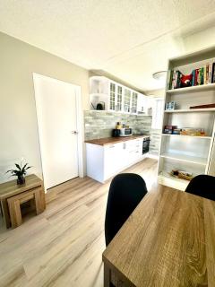 Modern Crestwood Retreat - 2BR Near Canberra City - 2