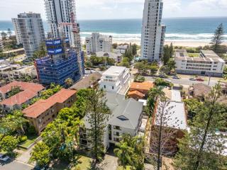 Seaside Apartments Broadbeach - 2