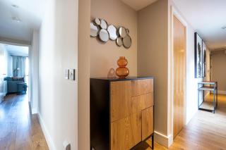 Chic 2-Bed Flat with River Liffey Views - 12 Mins to Grand Canal Dock Station - 3