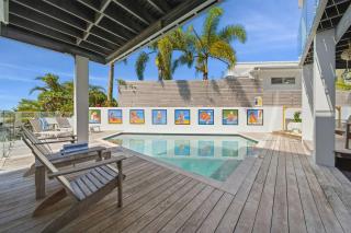 Luxury Coastal Retreat Ocean Views & 5 Minutes to the Beach - 8