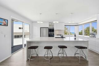 Luxury Coastal Retreat Ocean Views & 5 Minutes to the Beach - 5