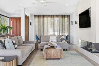 Luxury Coastal Retreat Ocean Views & 5 Minutes to the Beach - 1