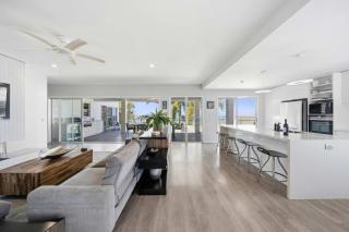 Luxury Coastal Retreat Ocean Views & 5 Minutes to the Beach - 3