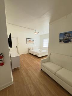 2BR Beach Apartment in Prime Miami Location - 1