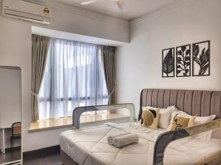 R&F Princess Cove 2BR Sea View Family Friendly - 7