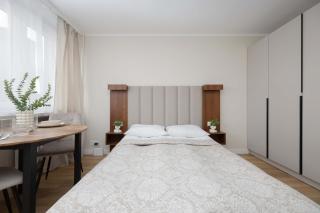 A Unique Studio with a Beautiful View of the Palace of Culture and Science by Noclegi Renters - 4