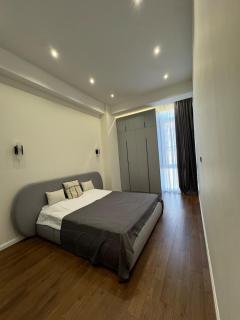 3-Bedroom Central Apartment with Gym - 7